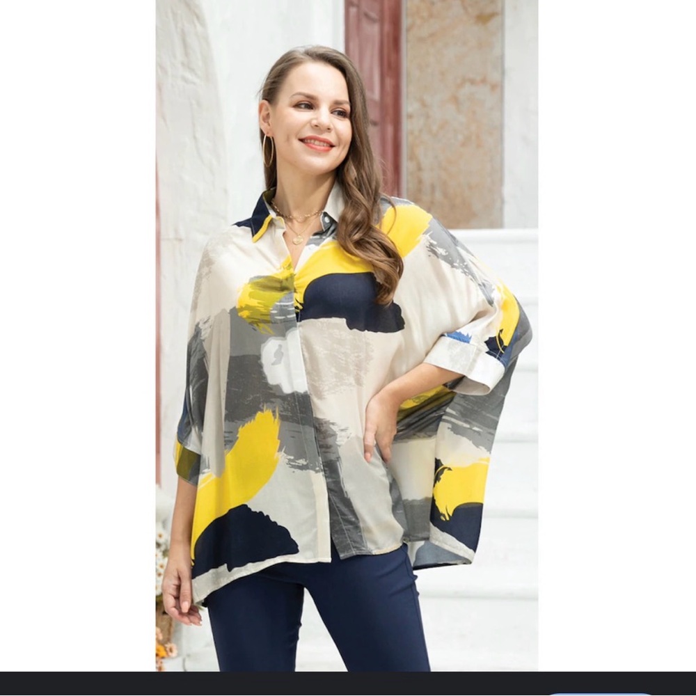 437–NWT Chic Abstract Button Down Shirt in Yellow and Gray